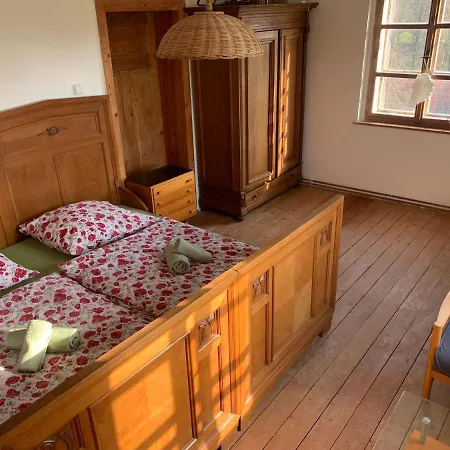 Dvorek Na Spravnem Miste - Salajna 17 Homestay *